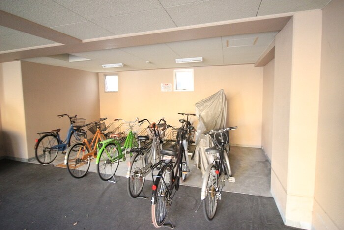 物件外観写真6　(駐輪場)