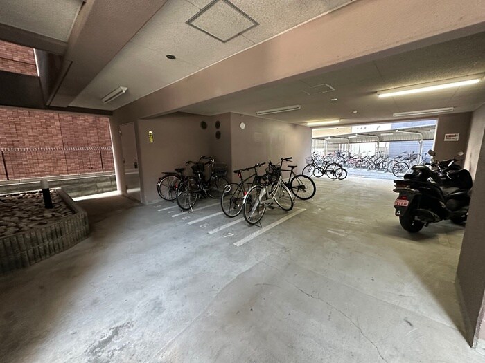 物件外観写真5　(駐輪場)