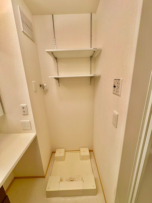 物件内観写真15　(洗濯機置場)