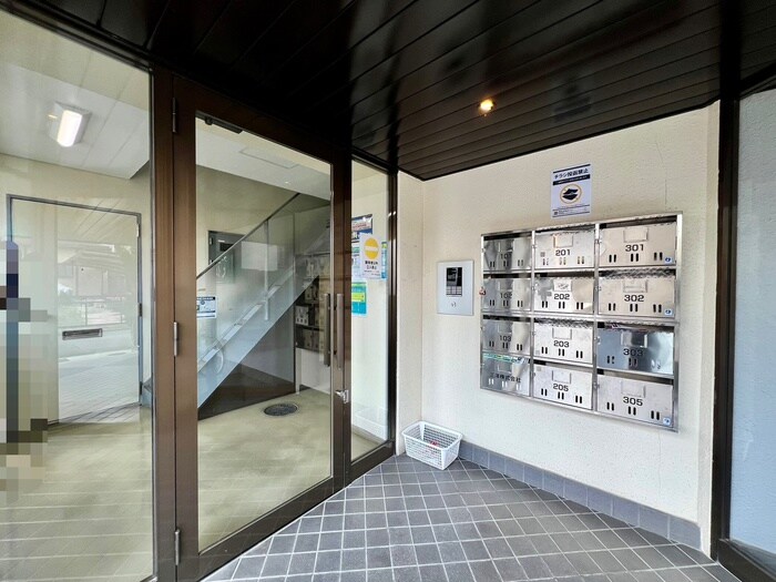 物件外観写真3　(エントランス部分)