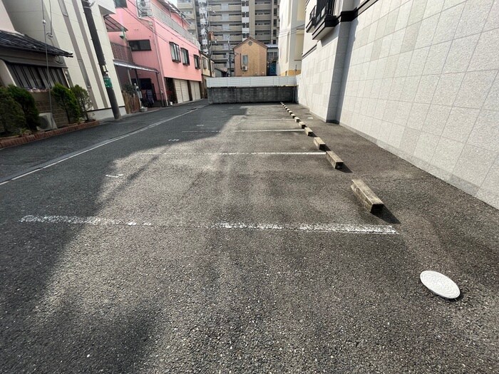 物件外観写真4　(駐車場)