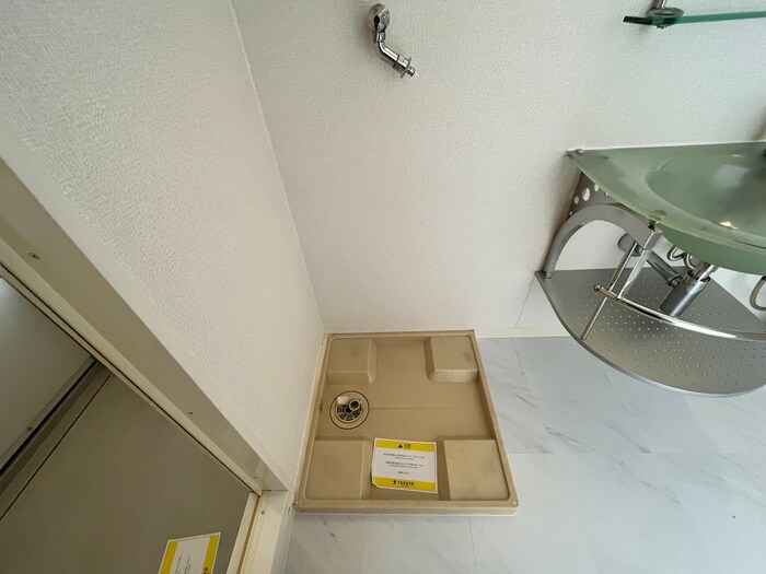 物件内観写真10　(洗濯機置場)