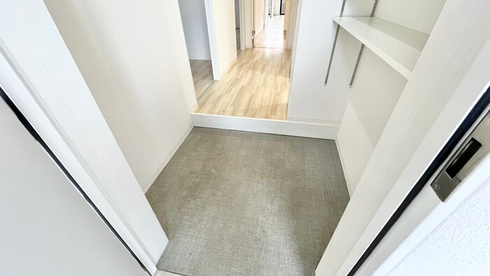 物件内観写真17　(玄関)