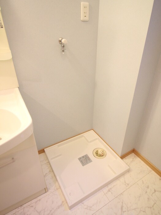 物件内観写真5　(洗濯機置場)