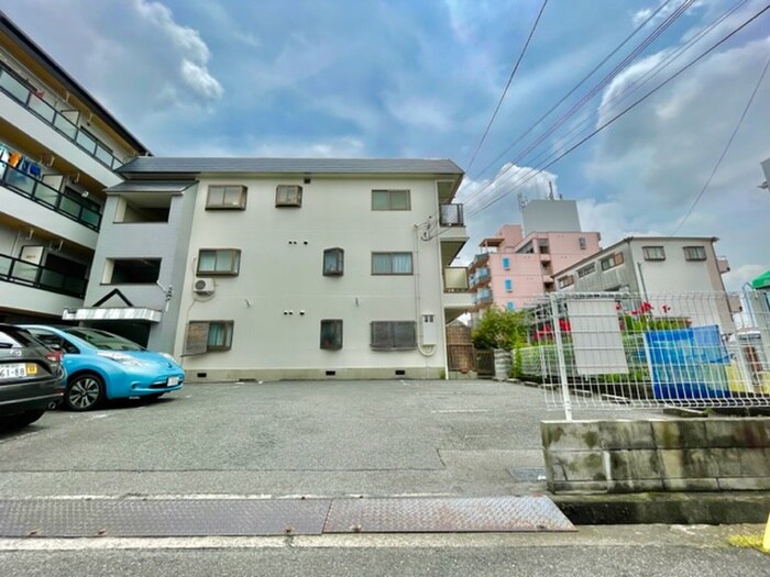 物件外観写真6　(駐車場)