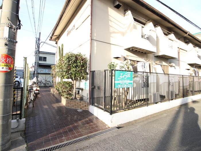 物件外観写真4　(エントランス部分)