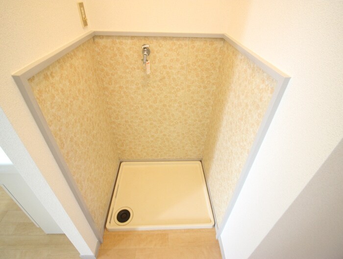 物件内観写真15　(洗濯機置場)