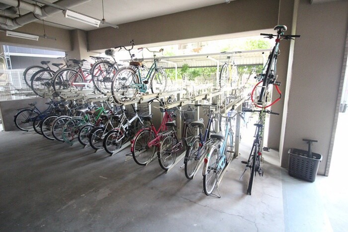 物件外観写真5　(駐輪場)
