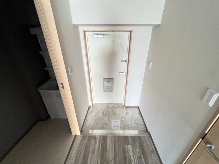 物件内観写真8　(玄関)