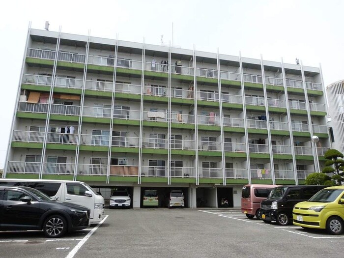 物件外観写真4　(駐車場)