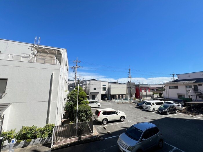 物件内観写真12　(室内からの展望)