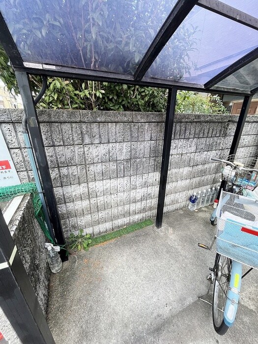 物件外観写真4　(駐輪場)