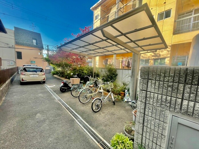 物件外観写真3　(駐車場)