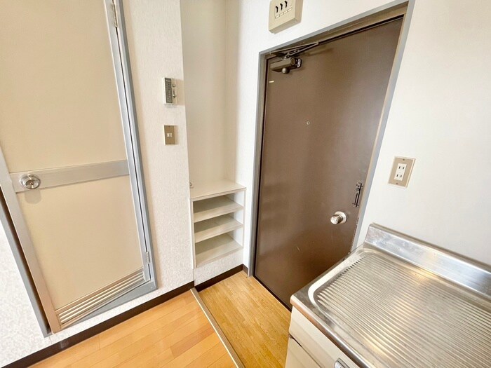 物件内観写真14　(玄関)