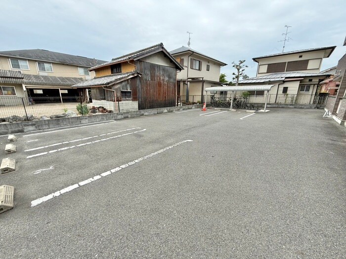 物件外観写真4　(駐車場)
