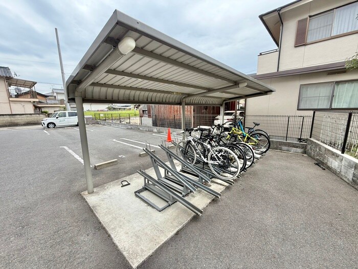 物件外観写真5　(駐輪場)