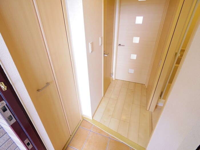 物件内観写真22　(玄関)