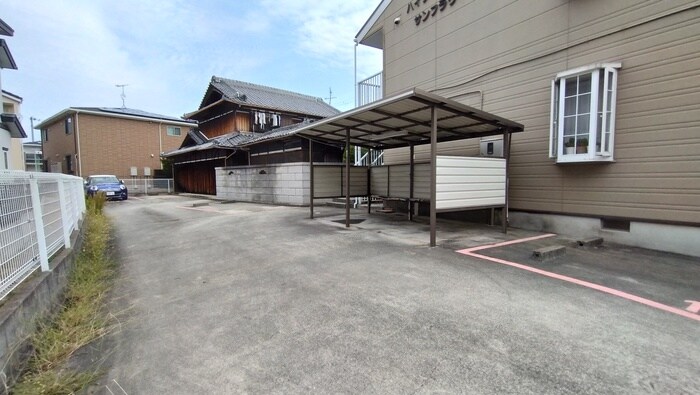 物件外観写真4　(駐車場)