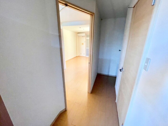 物件内観写真20　(廊下)