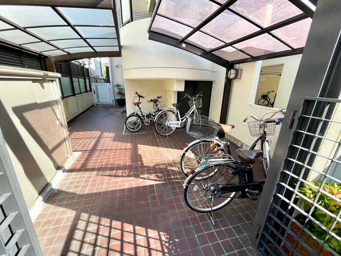 物件外観写真6　(駐輪場)