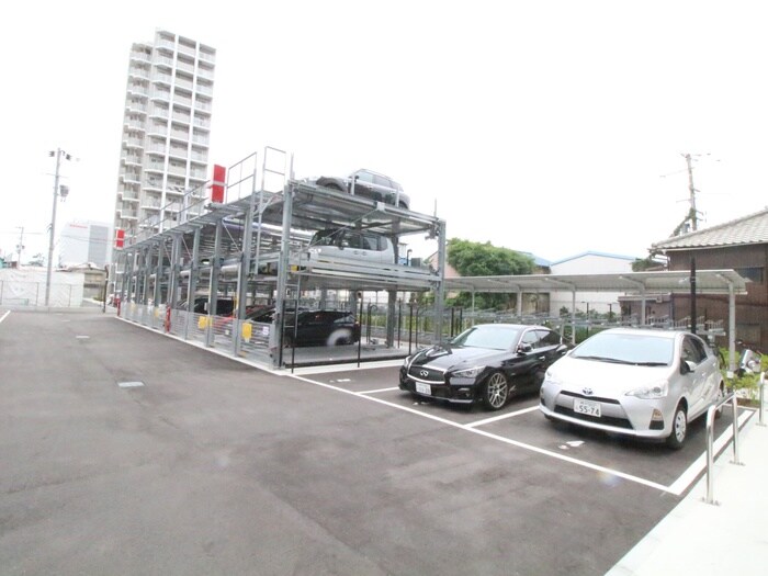 物件外観写真6　(駐車場)