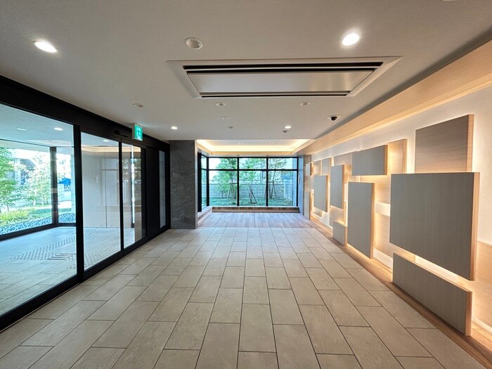 物件外観写真2　(エントランス部分)