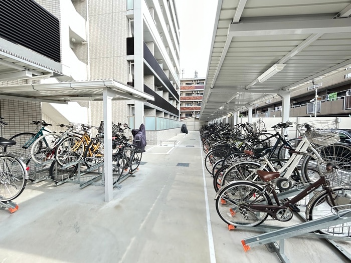 物件外観写真4　(駐輪場)