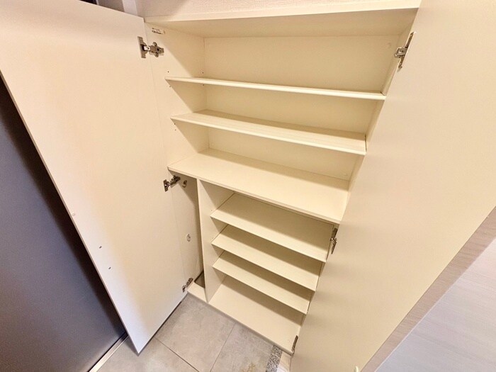 物件内観写真15　(靴箱)