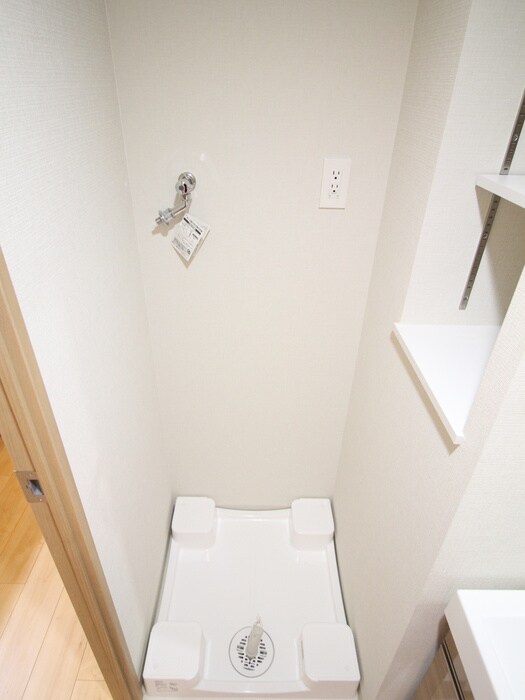 物件内観写真16　(洗濯機置場)