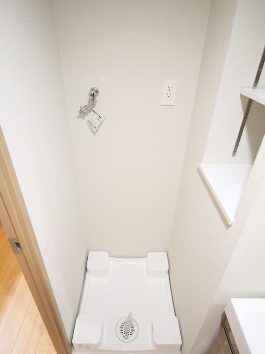 物件内観写真16　(洗濯機置場)