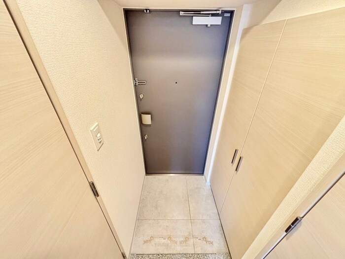 物件内観写真16　(玄関)