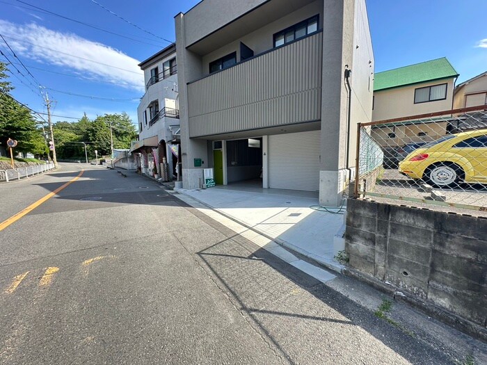 物件外観写真5　(エントランス部分)