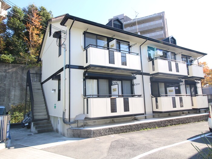 物件外観写真6　(エントランス部分)