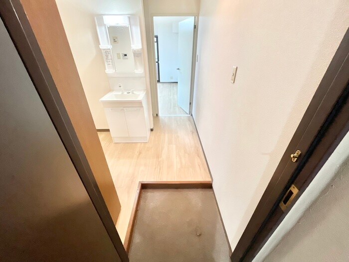 物件内観写真15　(玄関)