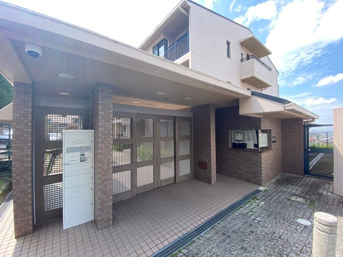 物件外観写真1　(エントランス部分)