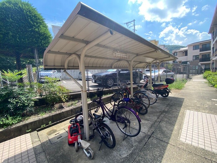物件外観写真5　(駐輪場)