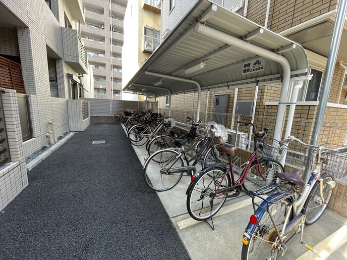 物件外観写真2　(駐輪場)