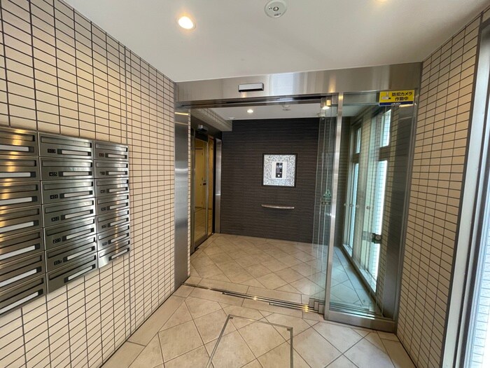 物件外観写真3　(エントランス部分)