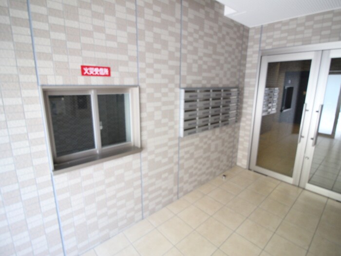 物件外観写真4　(エントランス部分)