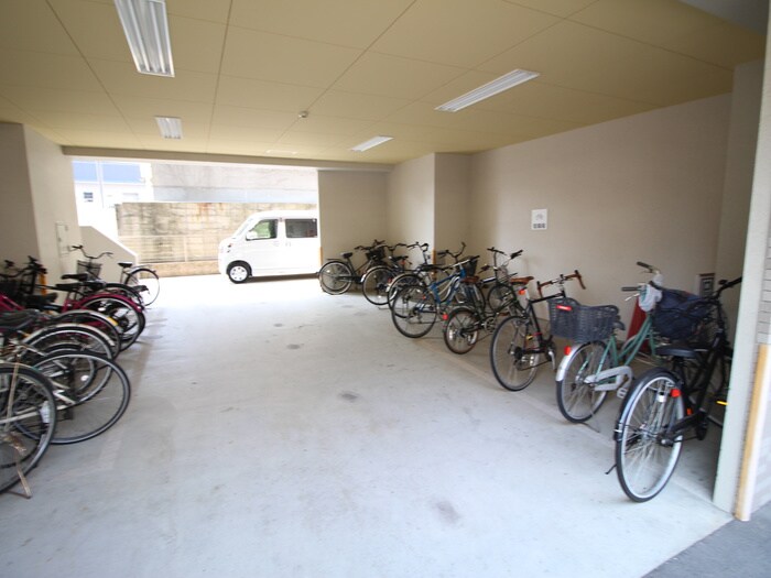 物件外観写真5　(駐輪場)
