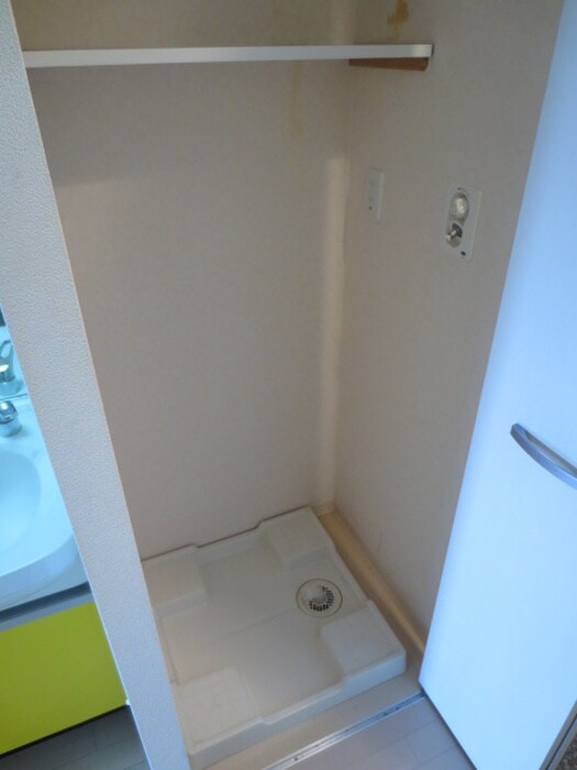 物件内観写真13　(洗濯機置場)