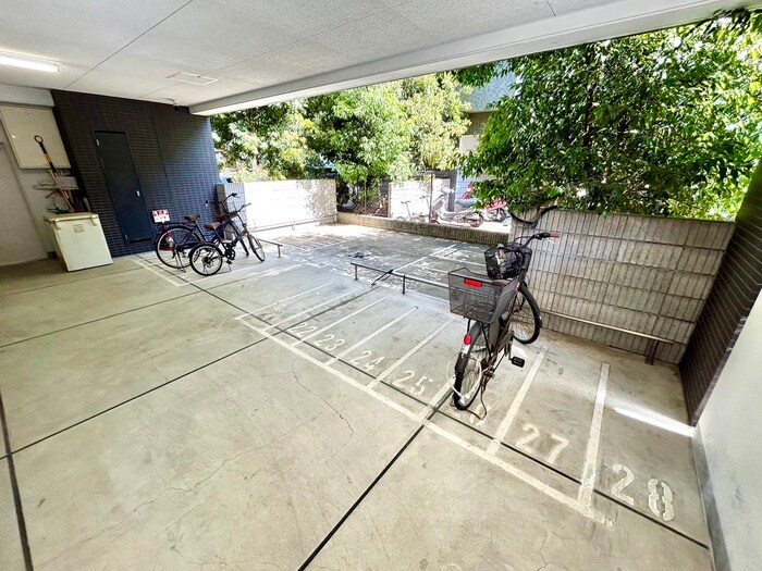 物件外観写真6　(駐輪場)