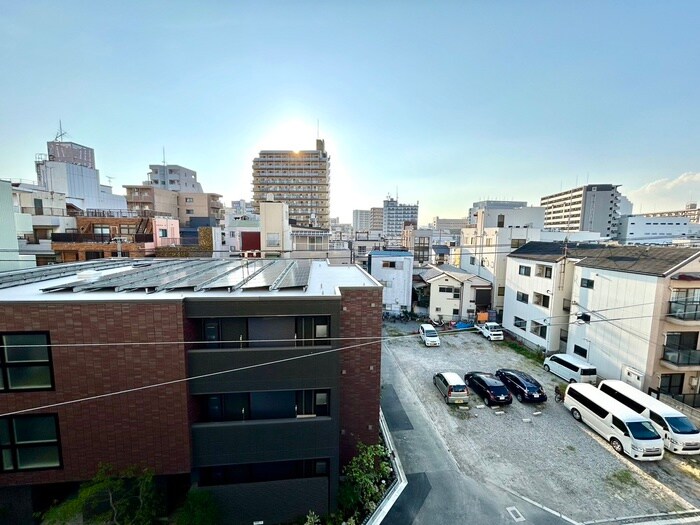 物件内観写真16　(室内からの展望)