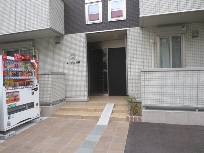 物件外観写真4　(エントランス部分)