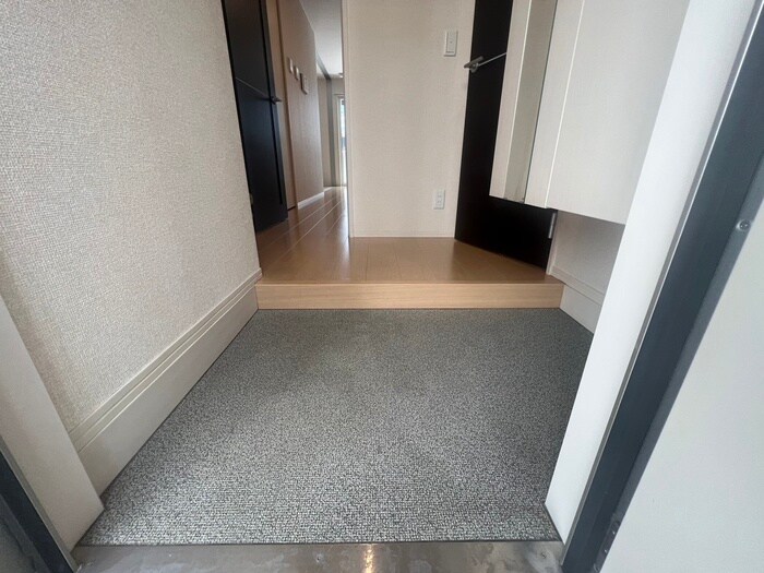 物件内観写真17　(玄関)