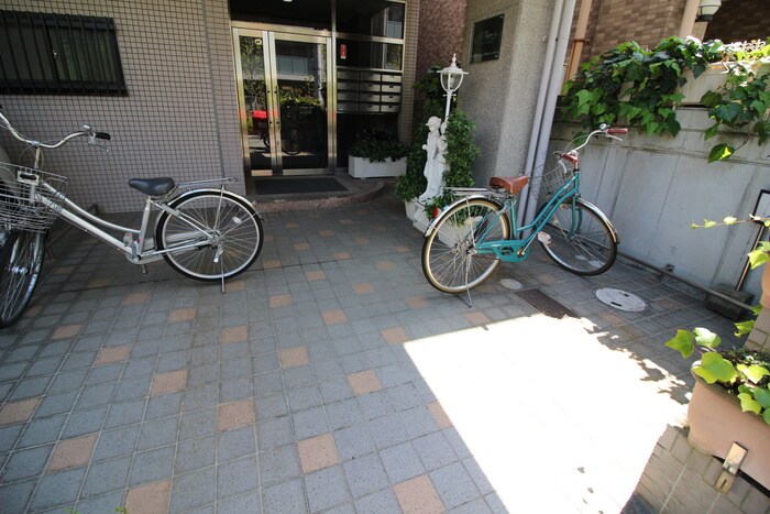 物件外観写真4　(駐輪場)