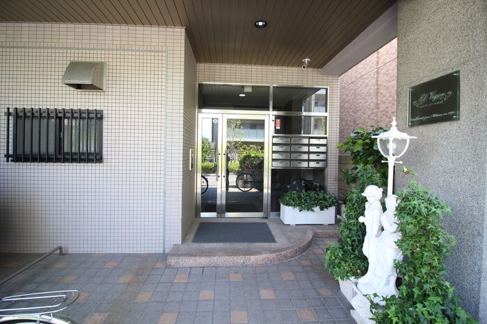 物件外観写真6　(エントランス部分)