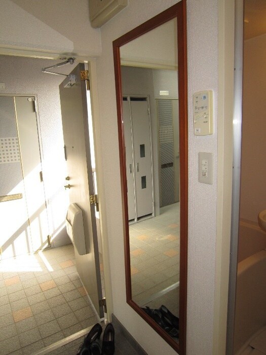 物件内観写真16　(玄関)