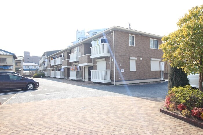 物件外観写真2　(エントランス部分)