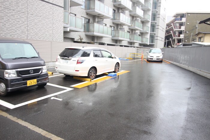 物件外観写真2　(駐車場)